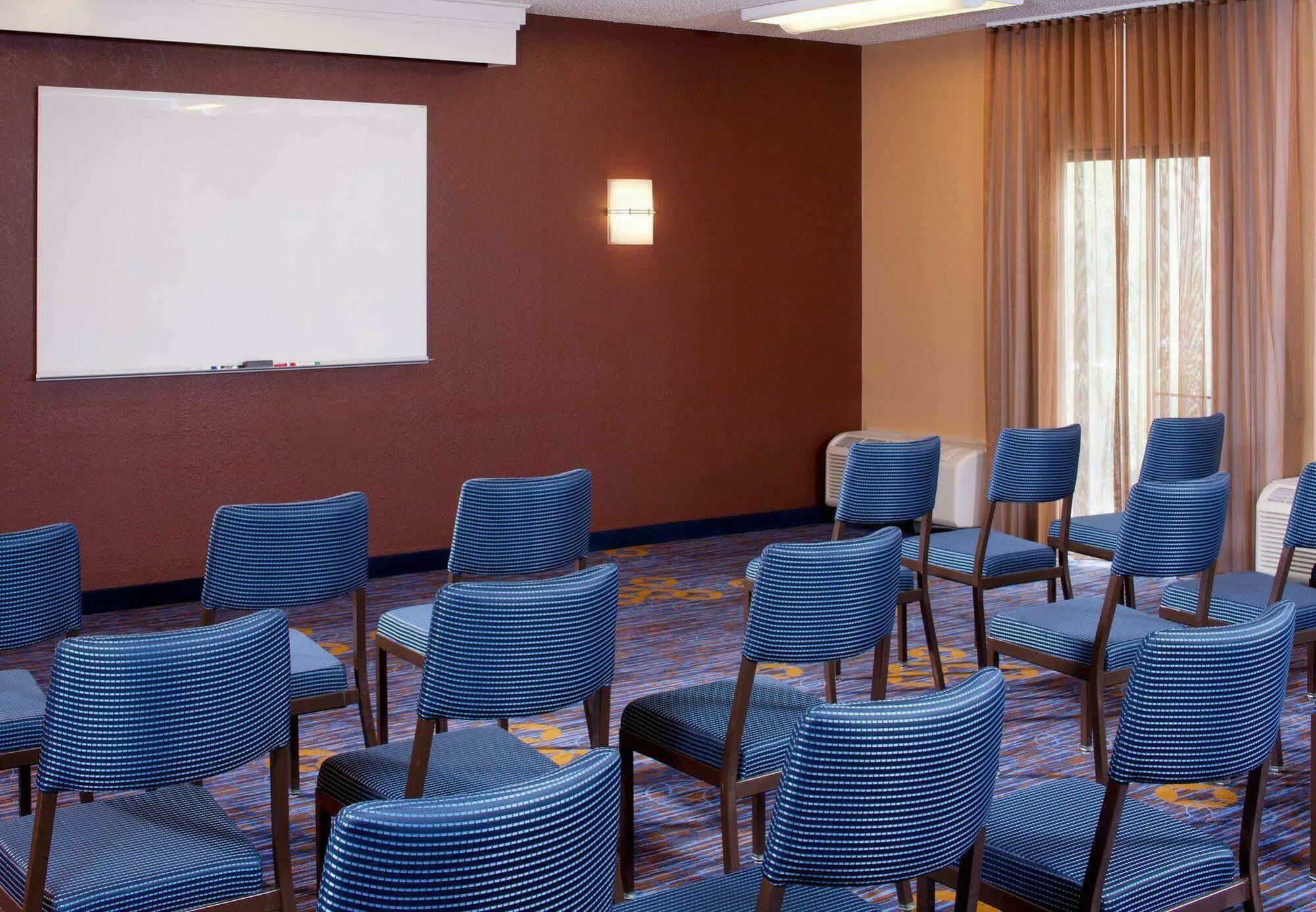 Courtyard By Marriott Jacksonville At The Mayo Clinic Campus/Beaches Екстериор снимка